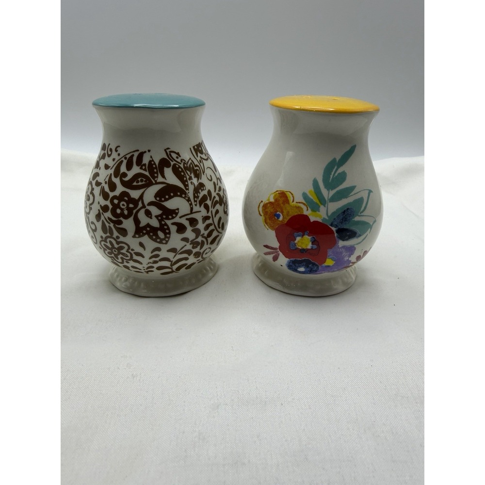 NEW Pioneer Woman Ceramic Salt And Pepper Shaker Set Floral Design